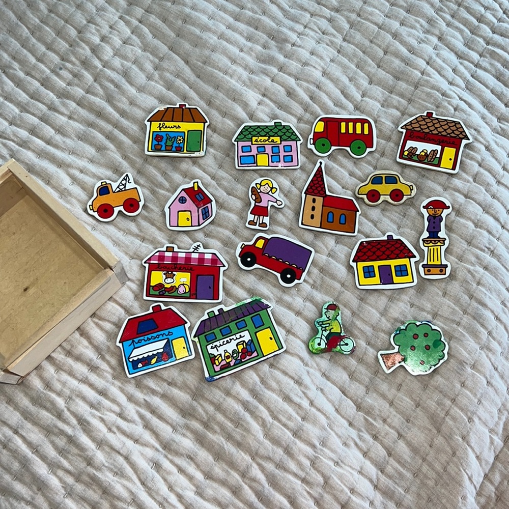 Vilac wooden car and French town magnet set
